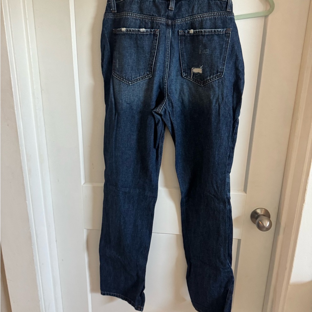 Blue Straight Leg Jeans with Classic Indigo Style